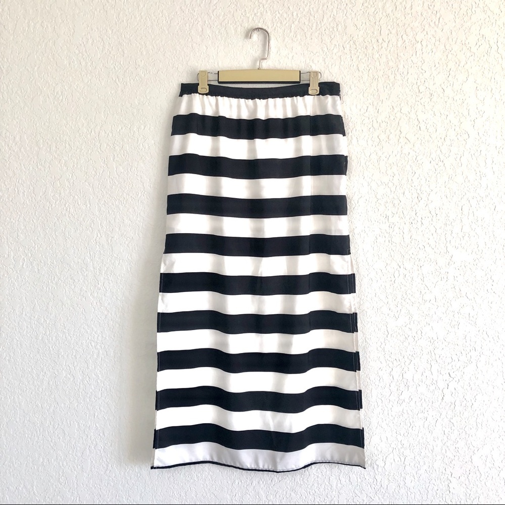 Vince Camuto B&W Stripe Maxi Skirt 🖤